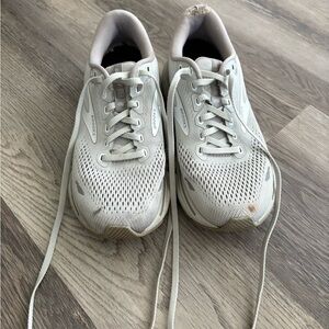 Brooks Light Gray Mesh Running Shoes